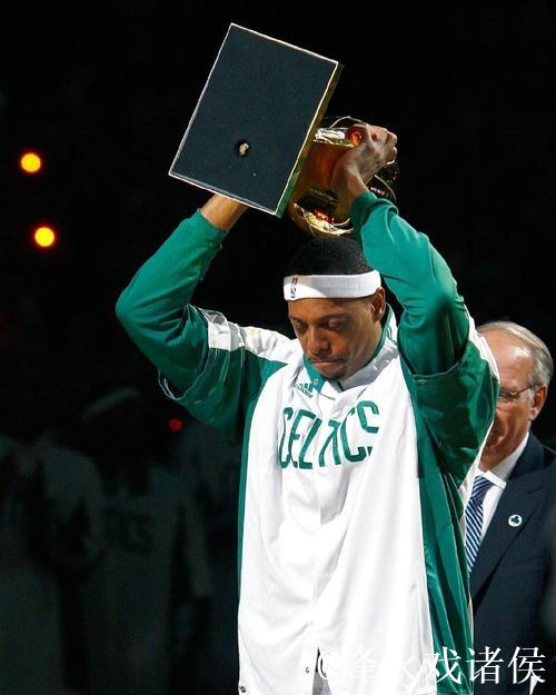 NBA新赛季盛大开幕 凯尔特人悬挂第18座冠军旗帜