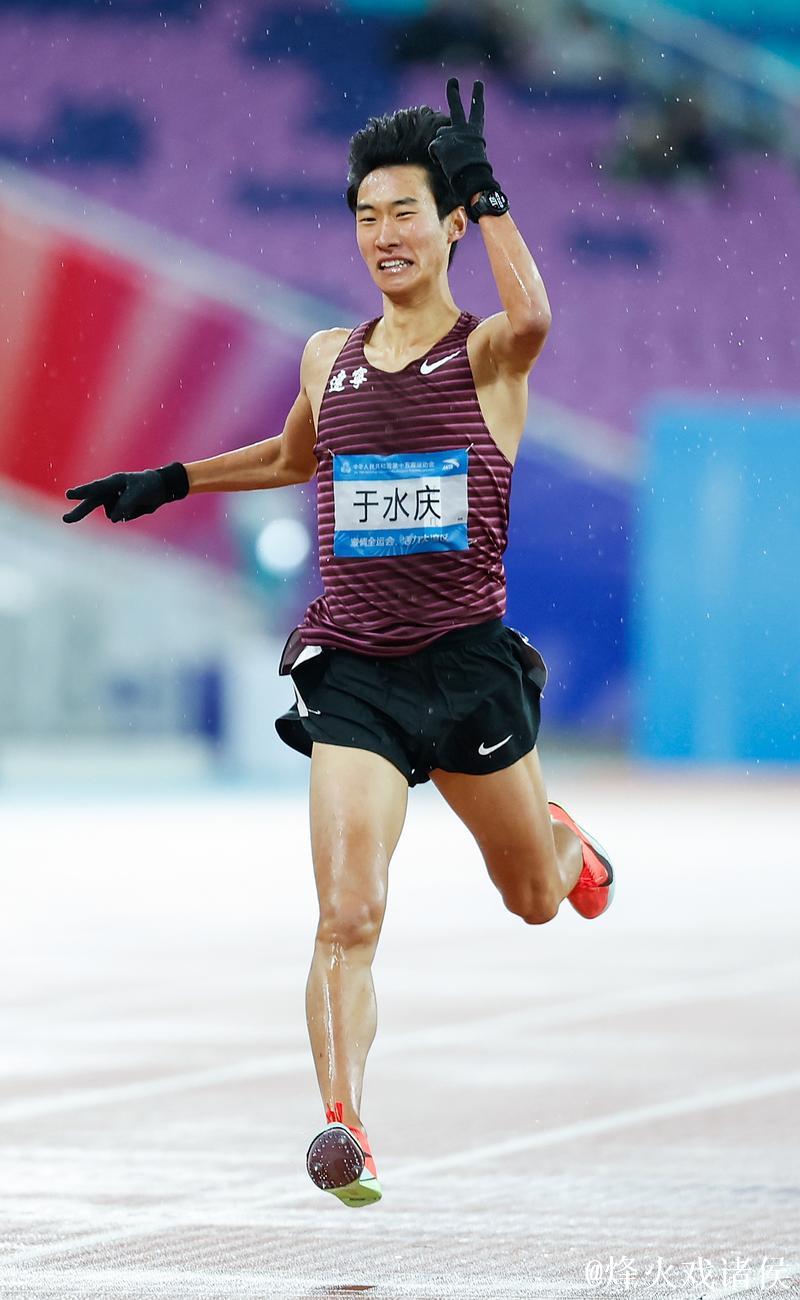 全运会男子5000米决赛 辽宁选手于水庆获得冠军 全运会男子5000米决赛 辽宁选手于水庆获得冠军